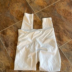 NWOT- Victoria Sport leggings 🤍